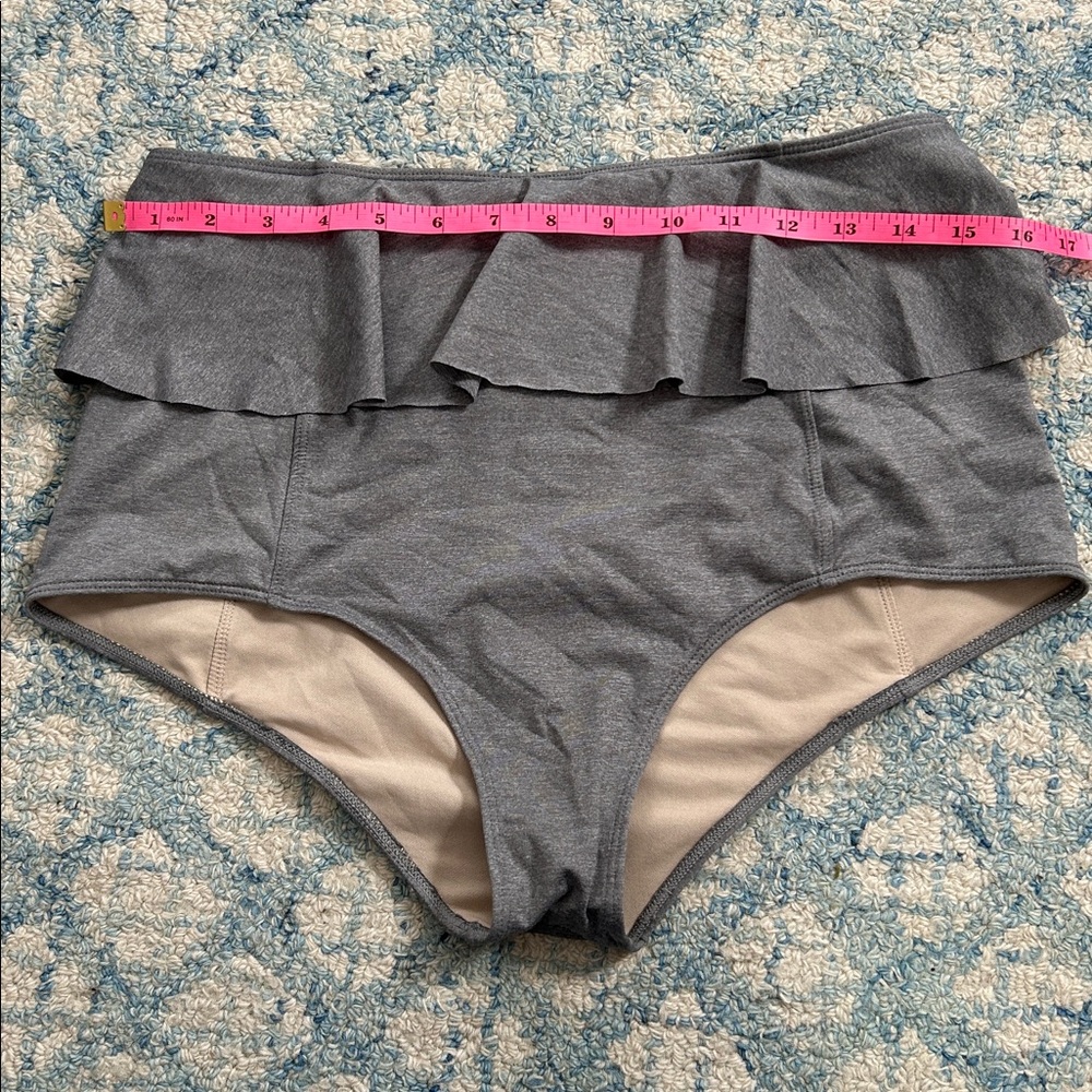 Gray Ruffled Women's Intimate swim bottoms Shorts large - Picture 4 of 6